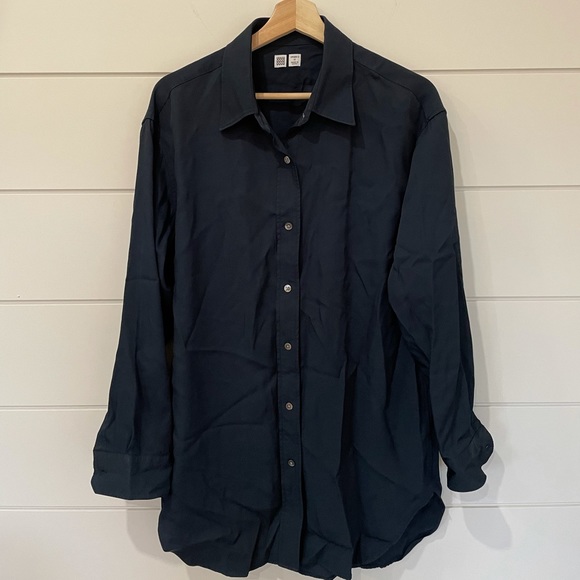 Uniqlo button up - Picture 1 of 3